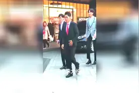 宋慧乔宋仲基大婚：李光洙帅气来抢捧花，章子怡盛装出席，好美视频封面