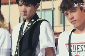 王源时尚芭莎十二月上封面大片30秒拍摄花絮之海滩篇！视频封面