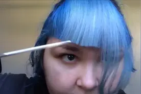 胖女人自己剪齐刘海，几刀下去，可爱又年轻了10岁