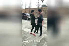 信不信我一个手指头就能搞定你！视频封面