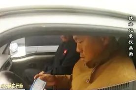 今日交通丨开车上路没证件 安全意识丢一边视频封面