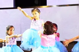 幼儿舞蹈《老师亲，妈妈亲》视频封面
