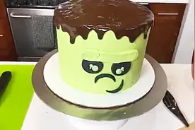 如何制作原谅色表情包蛋糕