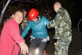 太谷消防夜行山路6小时解救被困村民视频封面