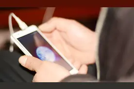 利用手机微信上的它能把文章转成音频并朗读出来，你还不会吗？视频封面