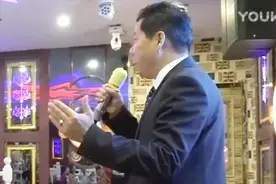 大叔KTV开音乐会，一开口惊艳全场，现场的观众都听醉了视频封面
