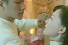 《倾城之恋》陈数和黄觉下池跳舞，这仗势感觉要打起来啊视频封面