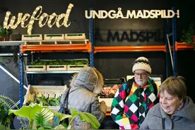 丹麦超市出售过期食品，检验部门竟还对其鼓励，超市每天门庭若市视频封面