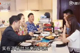 任重教林心如做油焖大虾居家好男人 饭桌上朋友给她擦嘴惹恼任重