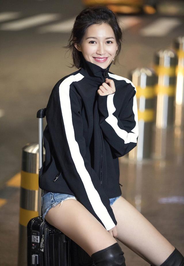 《特勤精英》女主扮演者苏青腿真长，一样平常穿搭那叫个适用！