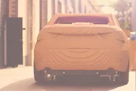 这家公司用纸板造全球首辆汽车，造型非常奇特，你敢开这辆车吗？视频封面
