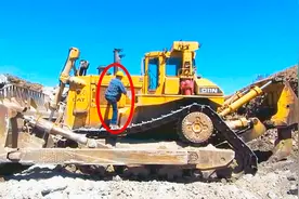 电视里经常看到的巨型推土机，看它是怎么工作的视频封面