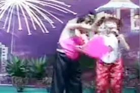 《擦皮鞋》还能这么唱：真是让这俩货唱绝了！