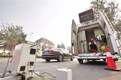 成都司机注意！机动车尾气遥感监测车来了 最快10秒出结果