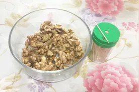 原味核桃内皮苦，孩子不爱吃，教你一招轻松去除