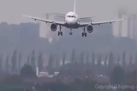 塔台控制管理人员将飞机的流量控制的相当精准视频封面