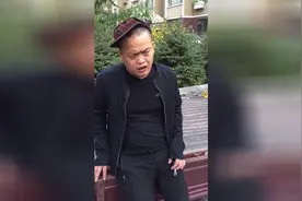 出门挂了个空挡，这下尴尬了……