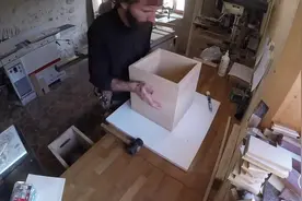 小哥用一块木板做成很多方格，用处你绝对想不到，朋友都看服了