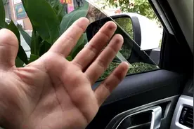 用手试了下车窗的防夹手功能，感觉还不错