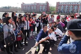 郑州大学历史学院工会组织教职工参加运动会图片