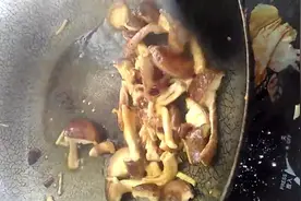 怪不得餐馆的糊面条那么好吃，原来是这么做的