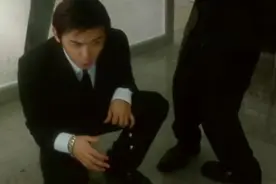 这把伞千万不要打开，不然不下雨的天气都会变成下雨天视频封面