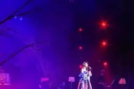 林俊现场飙唱一首《煎熬》，李佳薇听得赞不绝口，全场嗨翻了