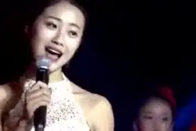 妙龄淑女赵菲儿现场演绎超甜歌曲，一首《捧着笑脸乐哈哈》太好听