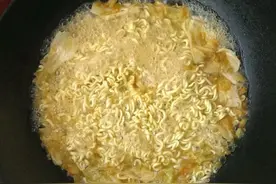 煮辛拉面(附秘诀)图片