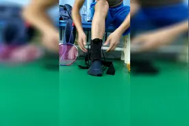 羽毛球运动容易扭伤脚踝？那就带护具吧！棚棚爸爸实力原创视频封面