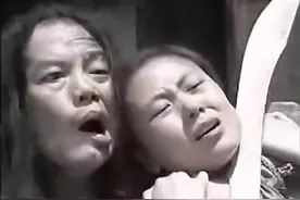 吴京火了，单身一人打败江洋大盗，师兄弟们膜拜称赞，中国功夫牛视频封面