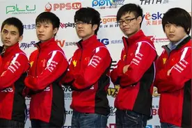 若风厂长微笑草莓和卷毛，WE昔日五虎今何在图片
