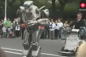 实拍德国造机器人街头超炫表演 智能机器人已经先进成这样了视频封面