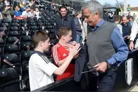 穆里尼奥现身富勒姆主场观看比赛图片