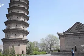 古诗词讲诵｜晚春（韩愈）写百卉千花争奇斗艳的场景（七言绝句视频封面