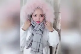 穿羽绒服这样系围巾最保暖！视频封面