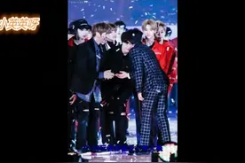 「EXO」「分享」171105 玩偶都偏爱小啵 大概全世界都是伯贤的粉丝视频封面