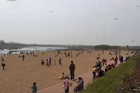 清明踏春游：莒县沭河公园满园春色游人如织图片