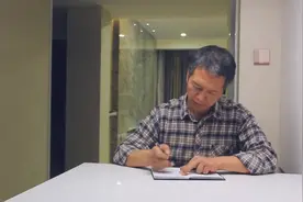 武威的一个女孩无意中发现父亲的账本，翻开后泣不成声视频封面