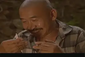 村里劳动力都出去打工，大叔看上留守儿童经常截堵，看完好压抑视频封面