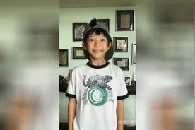 胡静儿子首次曝光，为妈妈长生日歌，网友：太帅了！视频封面