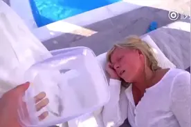 恶搞，儿子趁妈妈在午睡这样恶搞妈妈，这是亲生的么视频封面
