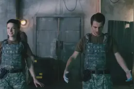 超高科技的360°全息吃鸡游戏，拉下面罩就是一个真实的战场！视频封面