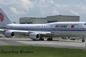中国国际航空第六架波音747-8I (B-2482) 在西雅图进行飞行