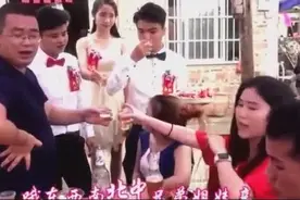 广西玉林东平镇农村结婚习俗：新郎新娘是这样为每位宾客散烟敬酒