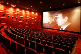 为什么网上订的电影票会比柜台买的便宜这么多？看完才知道猫腻！视频封面