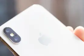 国外小伙用这种方法来测试iphone x的质量，库克看完要哭了！视频封面