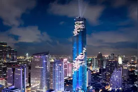 泰国马赛克大楼，建完好像烂尾楼，灯光亮起的时候太美了视频封面