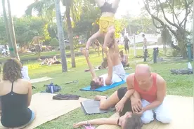 瑜伽伸展按摩在清迈Yoga Stretch Massage in Chiang Mai视频封面