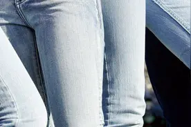 新买的牛仔裤掉色严重怎么办？教你一招，以后每次洗都不会掉色！视频封面